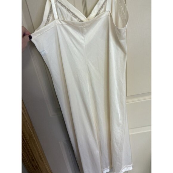 VINTAGE Lorraine Full Slip Womens Tall 34 Ivory Nylon Lace Trim Made USA - Picture 5 of 7